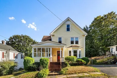 8 Greenwood St, Amesbury, MA 01913