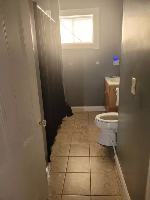 Bath - 371 Osborn St, Fall River, MA 02724 photo 1 of 1