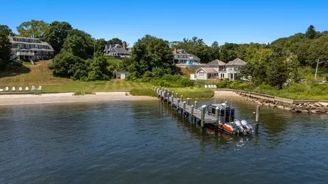 916 Main St, Cotuit, MA 02635 photo 4
