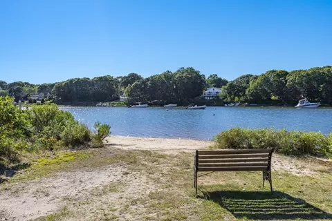 27 Harborview Dr, Falmouth, MA 02536