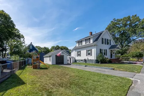 Exterior - 39 Pine St, Wakefield, MA 01880 photo 2 of 6