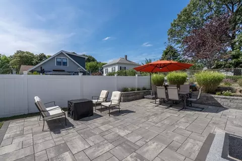Exterior - 39 Pine St, Wakefield, MA 01880 photo 5 of 6