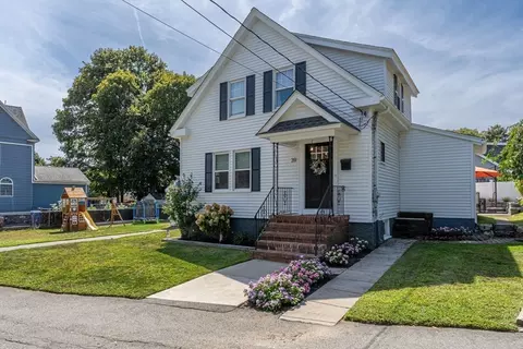 Exterior - 39 Pine St, Wakefield, MA 01880 photo 6 of 6