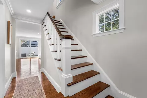 Entry Way - 39 Pine St, Wakefield, MA 01880 photo 2 of 3