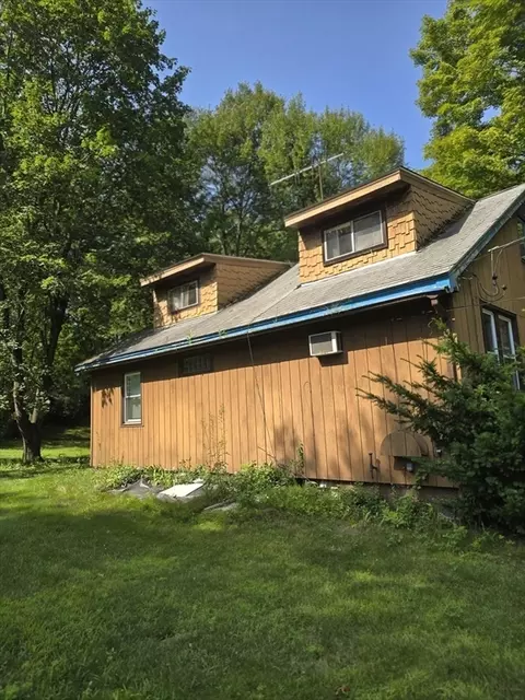 40 Division St, Easthampton, MA 01027 photo 3
