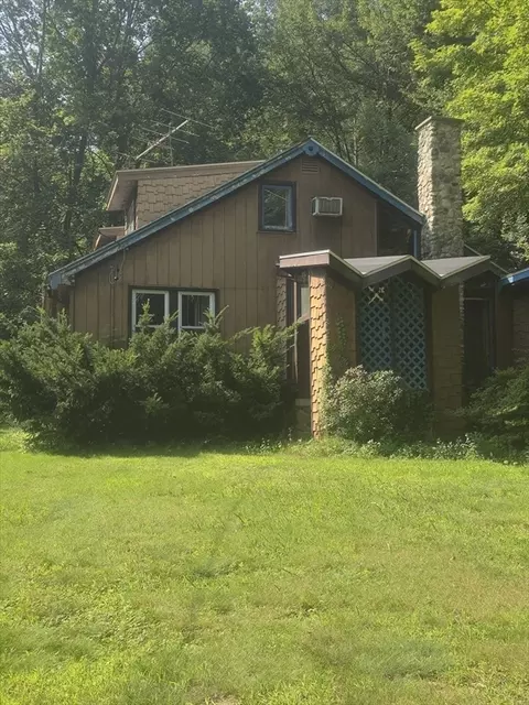 40 Division St, Easthampton, MA 01027 photo 2