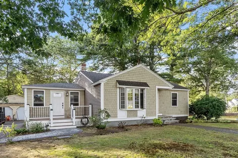 11 Nelson Ave, Tewksbury, MA 01876