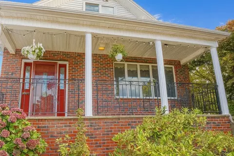93 Dartmouth St, Everett, MA 02149