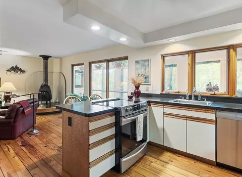 26 Fowler St, Upton, MA 01568 photo 11