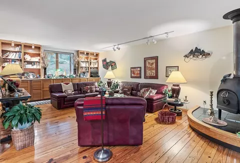 26 Fowler St, Upton, MA 01568 photo 8