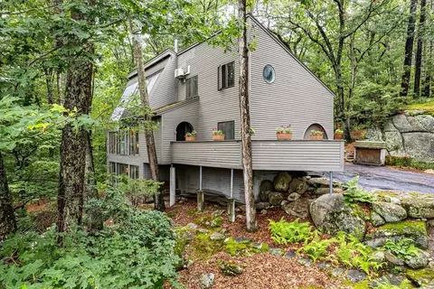 26 Fowler St, Upton, MA 01568 photo 2