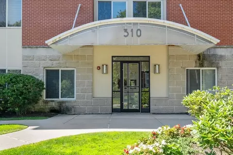 310 Hammond Pond Pkwy #203, Chestnut Hill, MA 02467