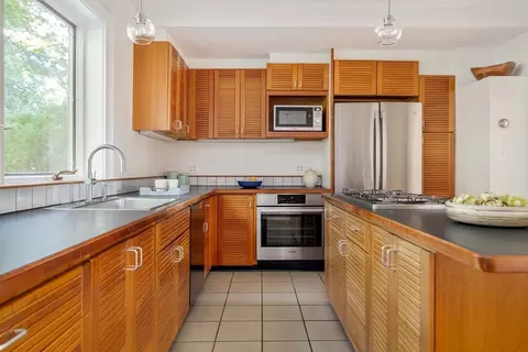 Kitchen - 144 Jordan Rd, Brookline, MA 02446 photo 2 of 3