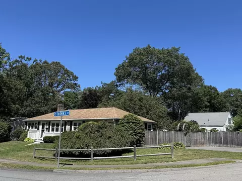 Exterior - 12 Thomas St, Walpole, MA 02081 photo 2 of 7