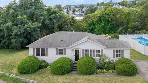 11 Crestview Ter, Gloucester, MA 01930
