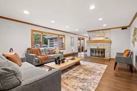 58 Spring St, Wakefield, MA 01880 photo 2