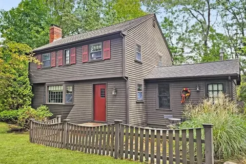 471 Pond St, Franklin, MA 02038