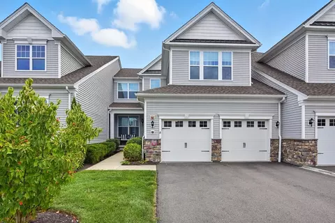 18 Lansing Way #18, Millis, MA 02054