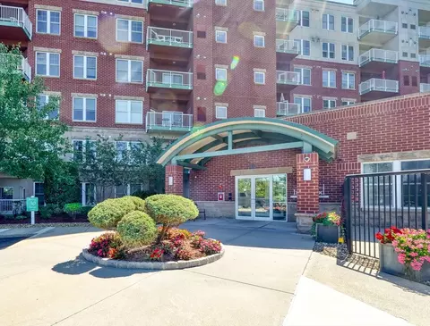 36 Village Rd #203, Middleton, MA 01949