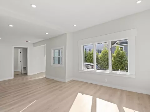 Living - 6 Solferino St, Worcester, MA 01604 photo 2 of 10
