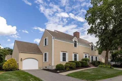 10 Martingale Ln #10, Andover, MA 01810