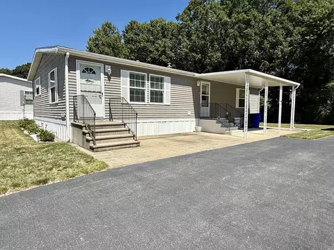 156 Vineyard Dr, Taunton, MA 02780