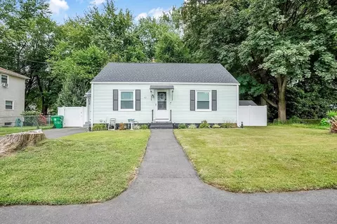40 Greenwich St, Chicopee, MA 01013