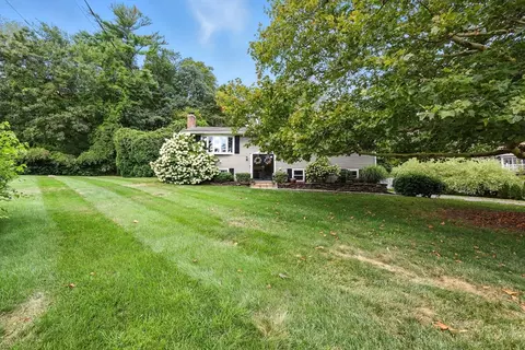 4 Claren Dr, Holyoke, MA 01040