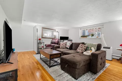 24 Westgate Rd #2, Chestnut Hill, MA 02467
