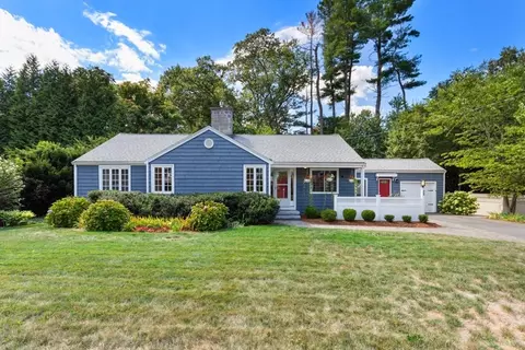 73 Locksley Rd, Lynnfield, MA 01940