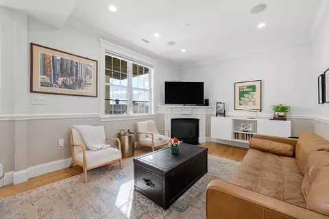 236 Bunker Hill St #3, Boston, MA 02129