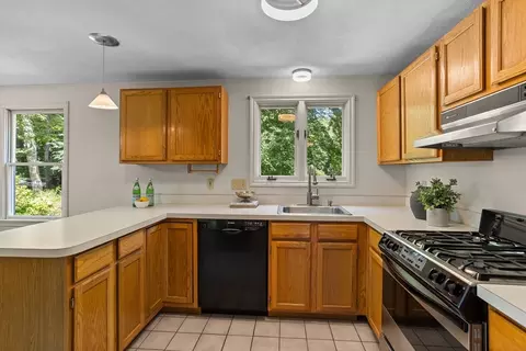 Kitchen - 21 Tobin Dr, Maynard, MA 01754 photo 2 of 4