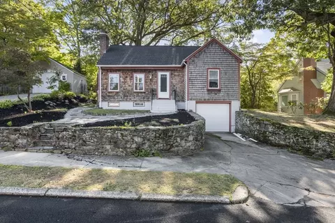 74 Blodgett Ave, Pawtucket, RI 02860