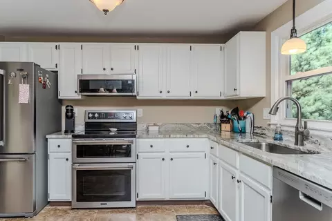 447 Ryan Rd, Northampton, MA 01062 photo 9