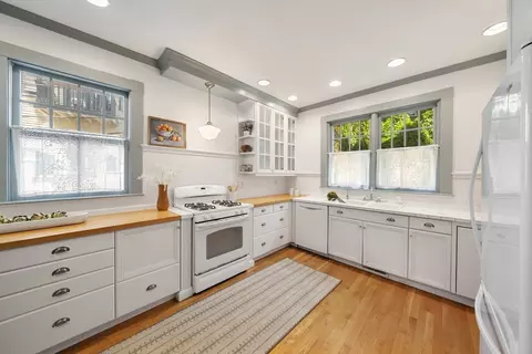 14 Irving St, Brookline, MA 02445 photo 8