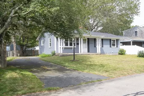 700 Pine Hill Dr, New Bedford, MA 02745