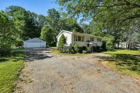 385 River Rd, Uxbridge, MA 01569