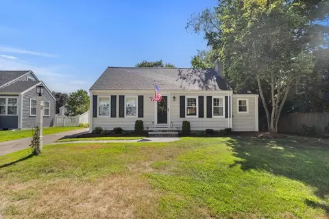 86 Lakeshore Dr, Westwood, MA 02090