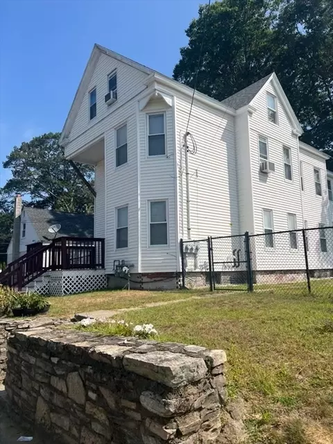 3 Mildred Ave, Worcester, MA 01603