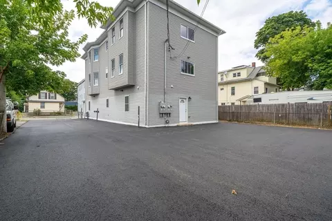 27-29 Camp St, Worcester, MA 01603
