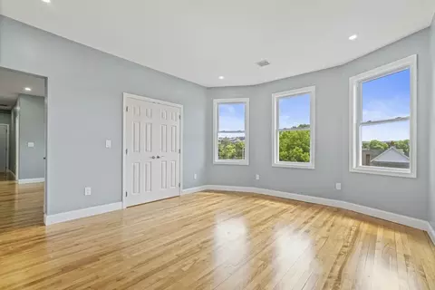 Living - 27-29 Camp St, Worcester, MA 01603 photo 2 of 5