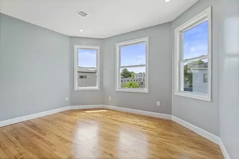 Living - 27-29 Camp St, Worcester, MA 01603 photo 4 of 5