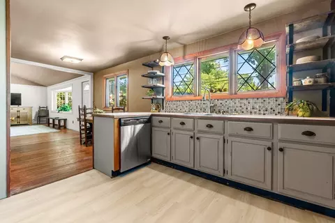 38 Pickering St, Danvers, MA 01923 photo 9