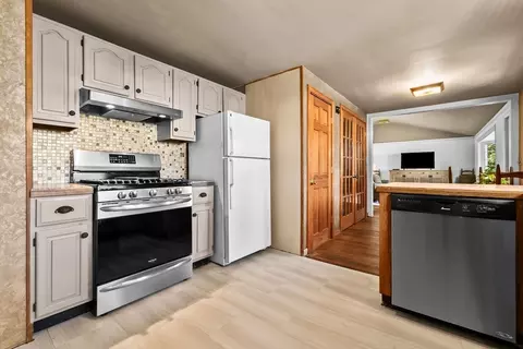 38 Pickering St, Danvers, MA 01923 photo 10