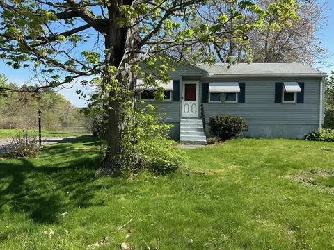 18 Pleasant St, Littleton, MA 01460