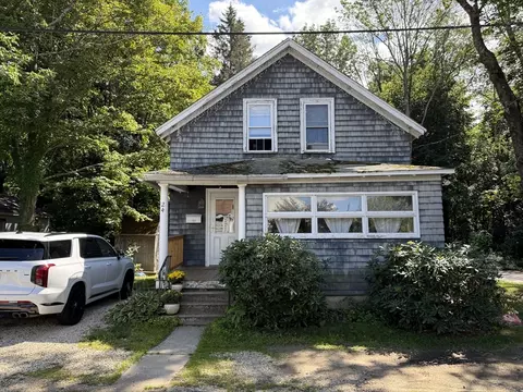 24 Union St, Merrimac, MA 01860