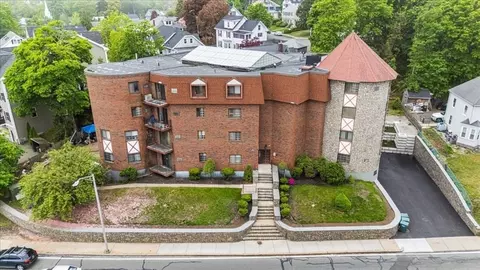 215 Thomas Burgin Pkwy #35, Quincy, MA 02169