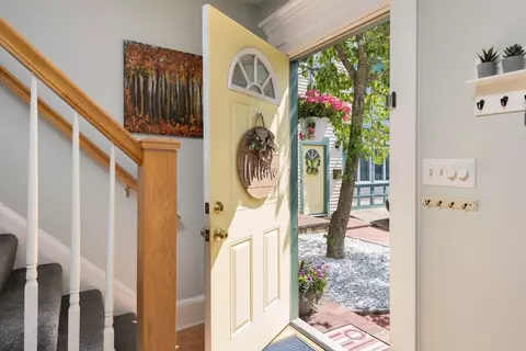 64 Centre Ave #1, Abington, MA 02351