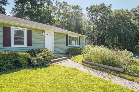 7 Mckinstry Dr, Oxford, MA 01540