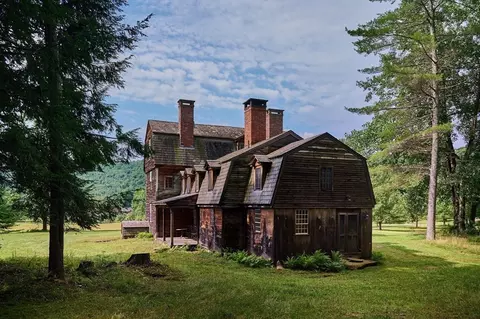 24 W Oxbow Rd, Charlemont, MA 01339